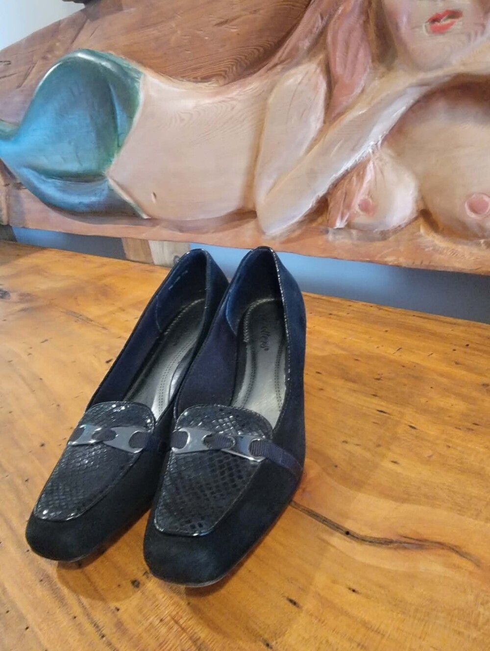 Trotters Marian Sz 7 Narrow Classic Black Women's Suede Loafers with 1.75" Heel